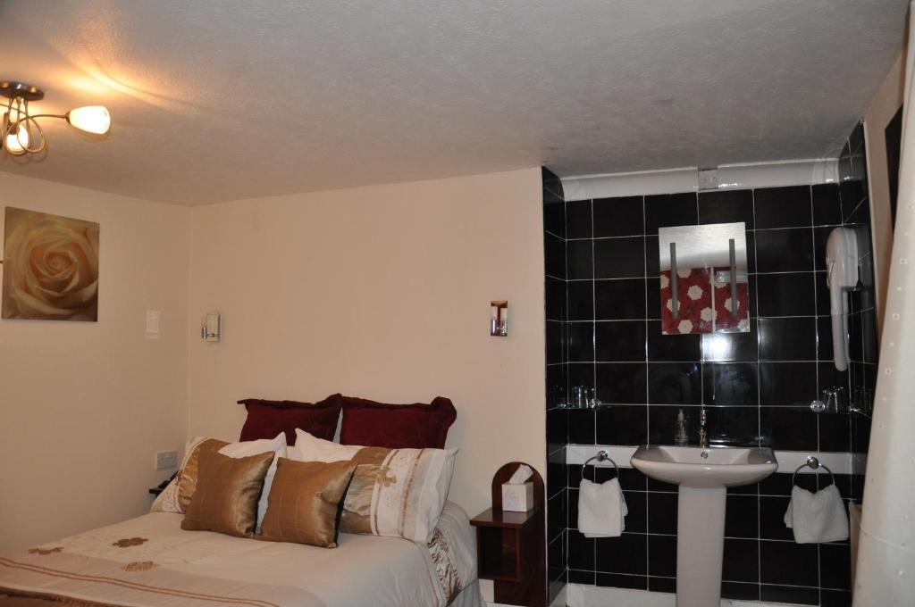 Adelaide House Hotel Luton  Phòng bức ảnh
